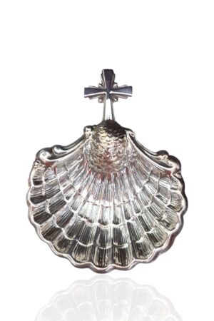 Concha de bautismo con cruz.Plata